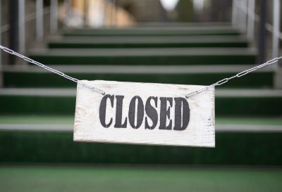 closed-sign-with-chains