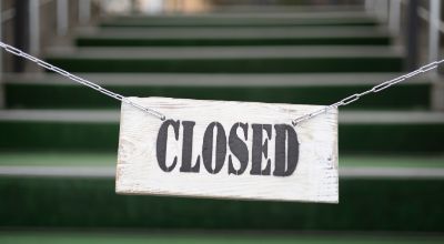 closed-sign-with-chains